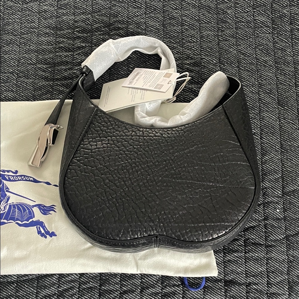 Burberry Black Textured Leather Shoulder Bag - Picture 7 of 11